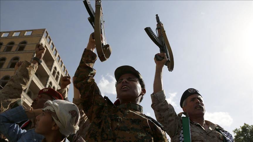 اليمن.. متقاعدون عسكريون يغلقون مقر  التحالف العربي بعدن 