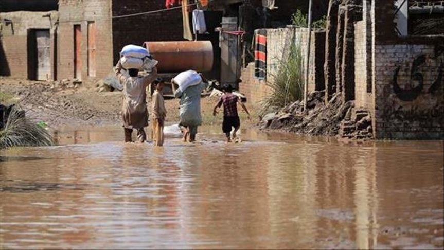 Flash floods kill 24 in Pakistan