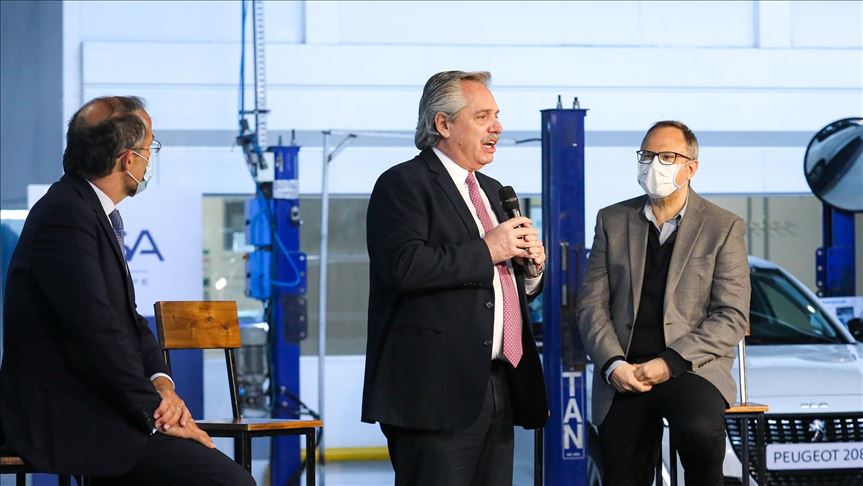 Presidente de Argentina advierte que el país podría regresar a cuarentena estricta