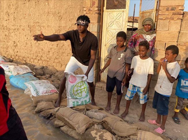 السودان.. "İHH" التركية توزع مساعدات على متضرري السيول