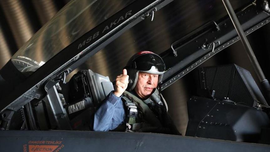 بطائرة إف-16.. وزير الدفاع التركي يحلّق فوق بحر إيجه