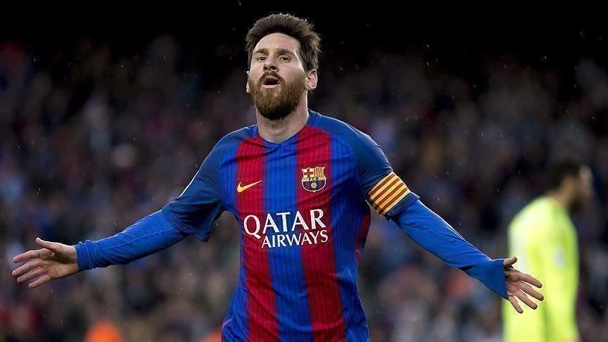 قدم ميسي ي علن بقائه مع برشلونة في الموسم القادم