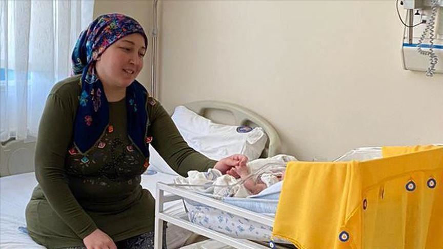 Turkey: Baby born after uterus transplant healthy