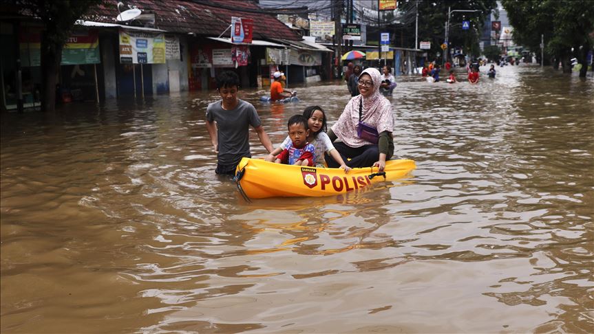 Pusat Pemindahan Banjir In English