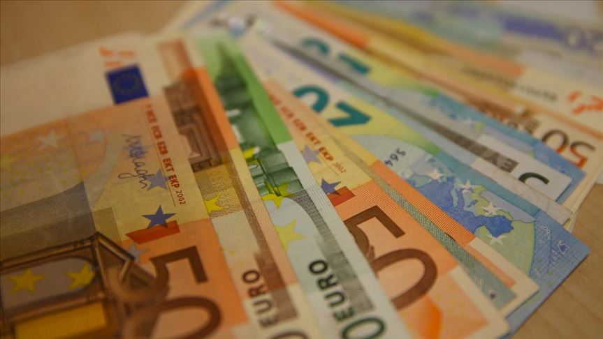 Las entidades financieras Bankia y CaixaBank estudian fusionarse en España