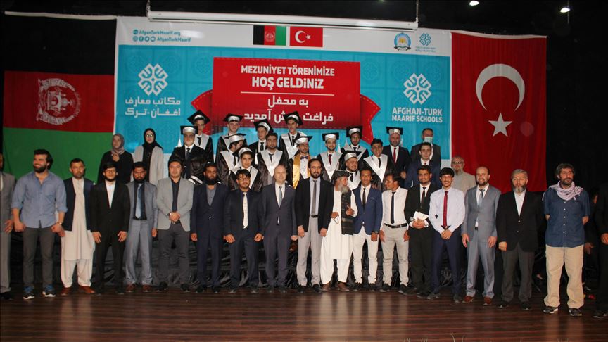اولین دوره فارغ‌ التحصیلی دانش آموزان دبیرستان بنیاد معارف ترکیه در کابل