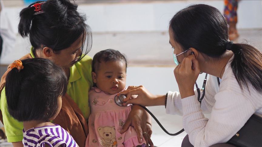 La preocupante tendencia de muertes infantiles por coronavirus en Indonesia