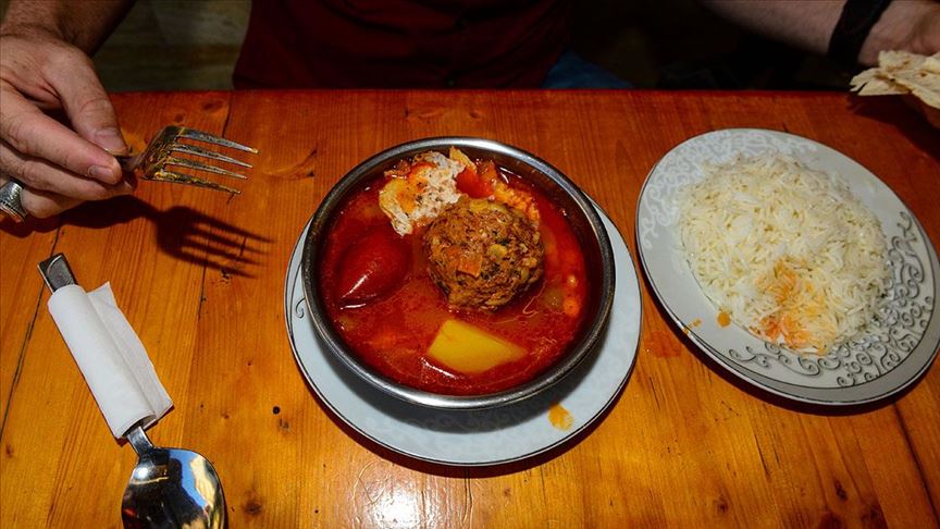 "طاش كفتة".. أكلة تراثية تميز بها الشرق التركي