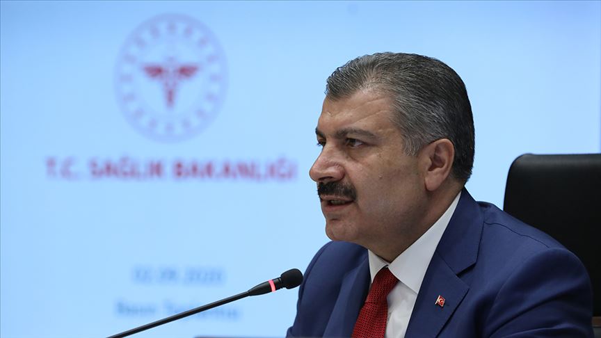 Bakan Koca: Son bir ayda koronavirüse yakalanan yüz kişiden 40,1'i, 20-40 yaş aralığındaki gençler