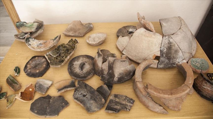 ahlat ta karaz kulturune ait seramik