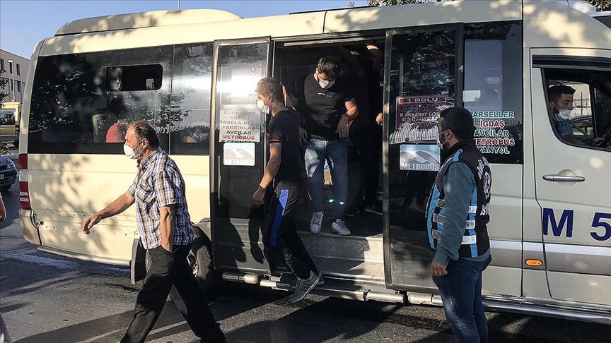 İstanbul'da Kovid-19 tedbirleri kapsamında minibüsler denetlendi