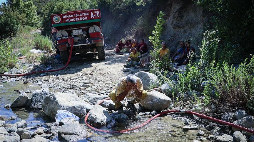 Hatay'daki orman yangınını söndüren alev savaşçılarının soğutma çalışması sürüyor