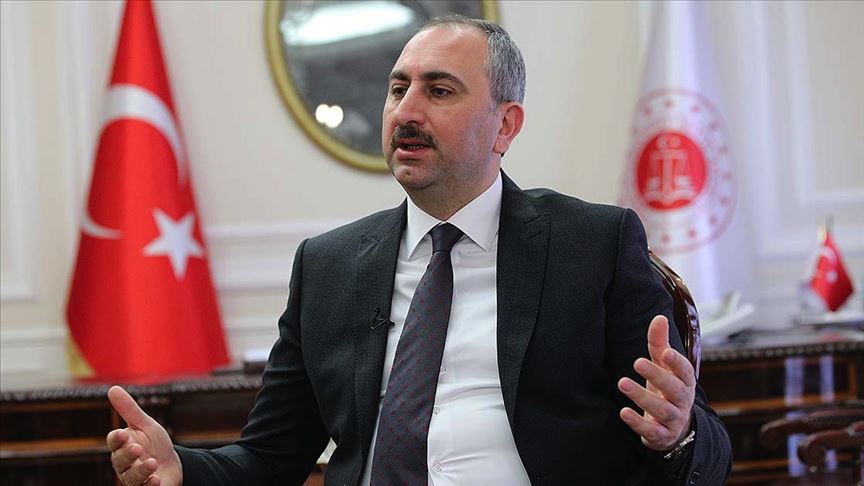 Adalet Bakanı Gül: Gençlerimiz, art niyetli çirkin genellemeleri değil, övgü sözlerini hak ediyor