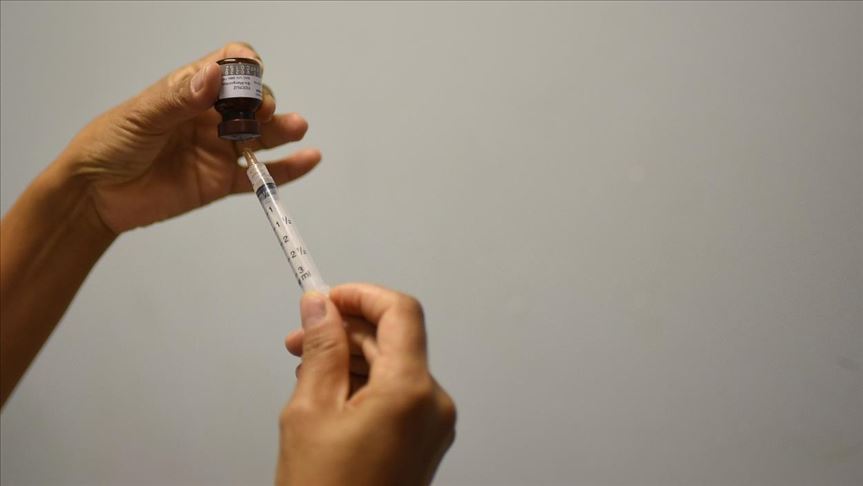 Empresa china que desarrolla vacuna contra la COVID-19 se la aplica a 3.000 de sus empleados