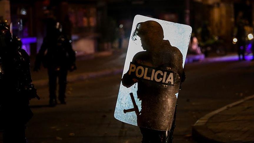 Suspenden e investigan a otros cinco policías por la muerte de abogado en operativo policial en Colombia