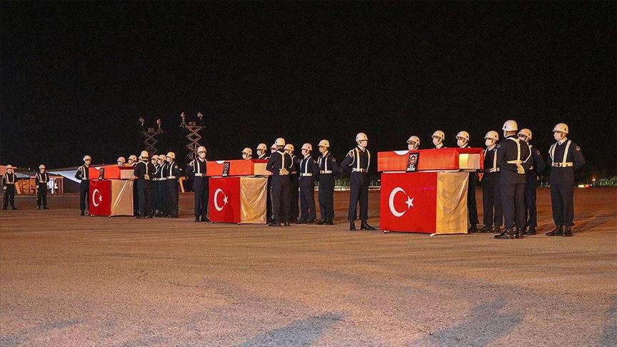 Van'da şehit askerler için tören düzenlendi