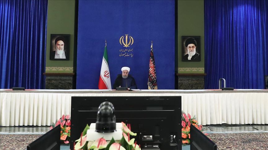 روحانی: برخی کشورهای همسایه پول ما را تحویل نمی‌دهند