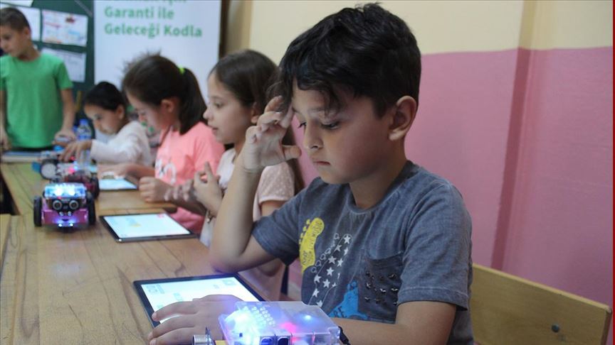 Annerehberi Dijital Dunyada Cocuk Buyutmek