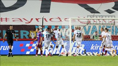 Süper Lig : Beşiktaş surclasse Trabzonspor (3-1)