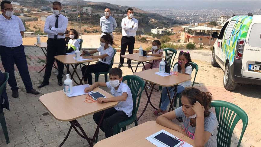 Hatay'da 'Gezgin EBA Destek Noktası' kırsaldaki öğrencilerle buluştu