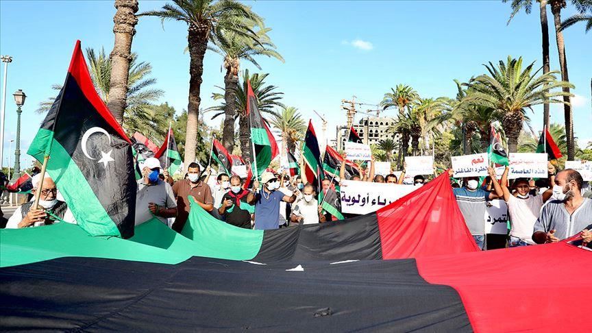Libia: al menos cinco manifestantes resultaron heridos en ataque de milicias de Haftar