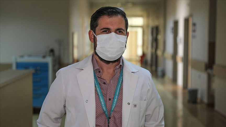 Acil Tıp Asistan Hekimi Dr. Ahmet Erdur: Tulumun içinde 1 saat, bize 20 saat gibi