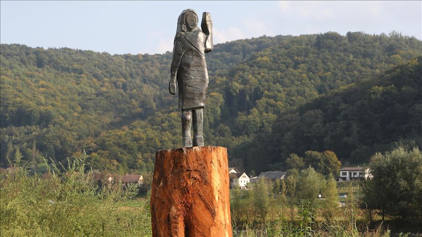 Slloveni, vendoset skulptura e Melania Trump afër vendlindjes së saj