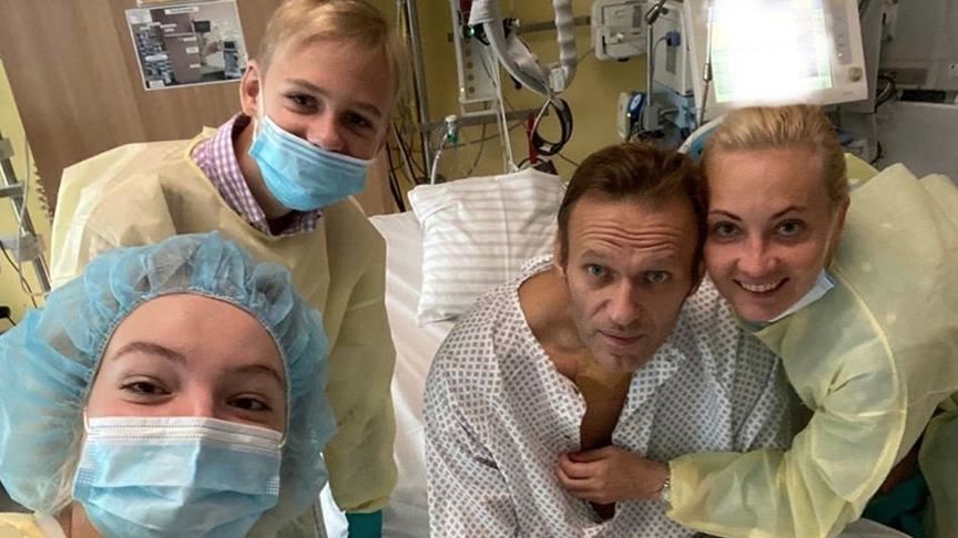 Líder opositor ruso publica su primera foto en Alemania tras supuesto envenenamiento