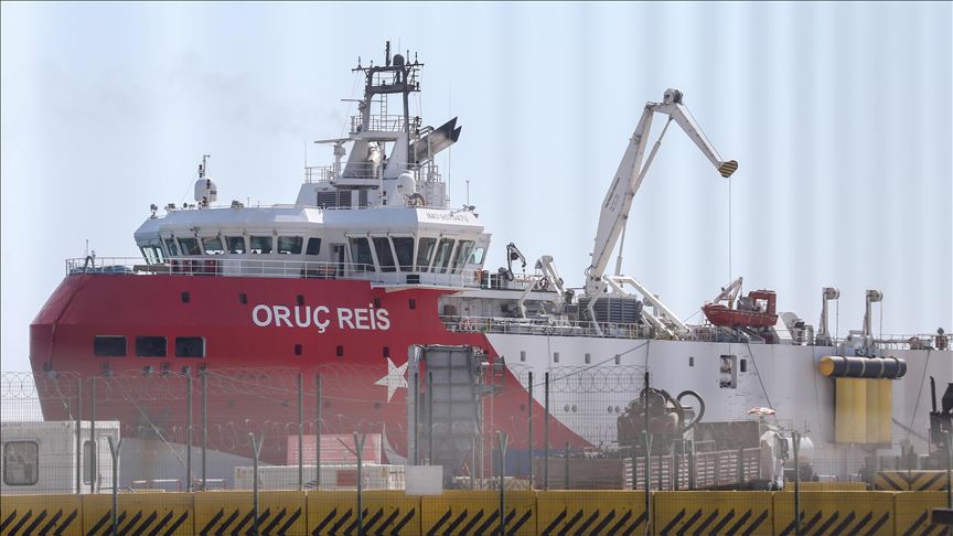 Исследовательское судно Oruç Reis находится в порту Антальи