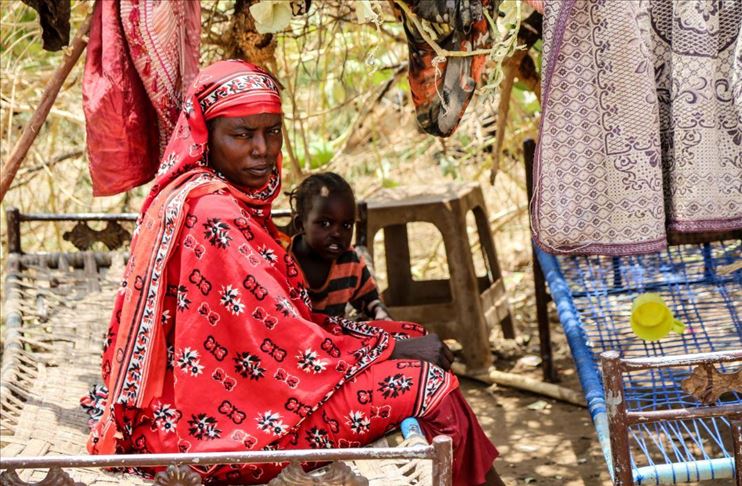 السودان.. أحياء يجاورون الموتى هربا من السيول والفيضانات (تقرير مصور)