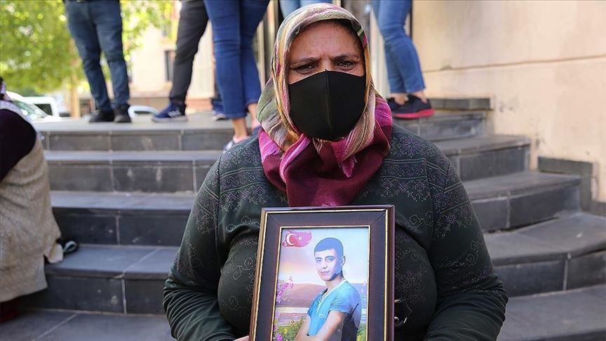 Diyarbakır annesi Demir: Her gün gözyaşı döküyoruz, ciğerimiz yandı