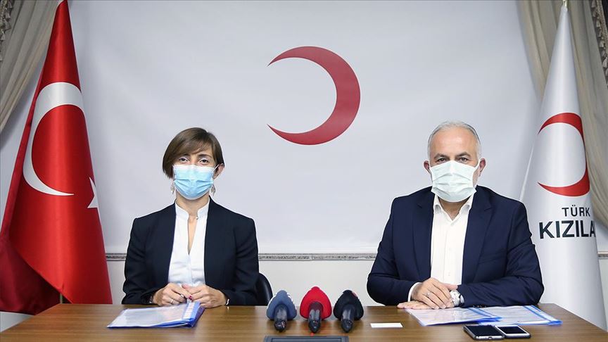 Sağlık çalışanlarına koruyucu ekipman için Türk Kızılay'a 200 bin dolar bağış