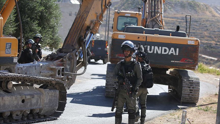 İsrail güçleri Batı Şeria'da Filistinlilere ait evi yıktı