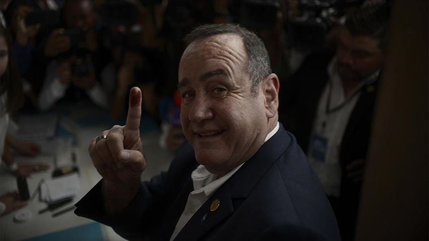 Guatemala Devlet Başkanı Giammattei'in Kovid-19 testi pozitif çıktı