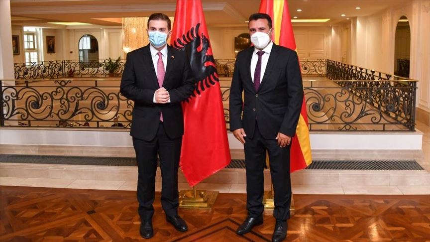Zaev pret në takim kryediplomatin shqiptar, Gent Cakaj