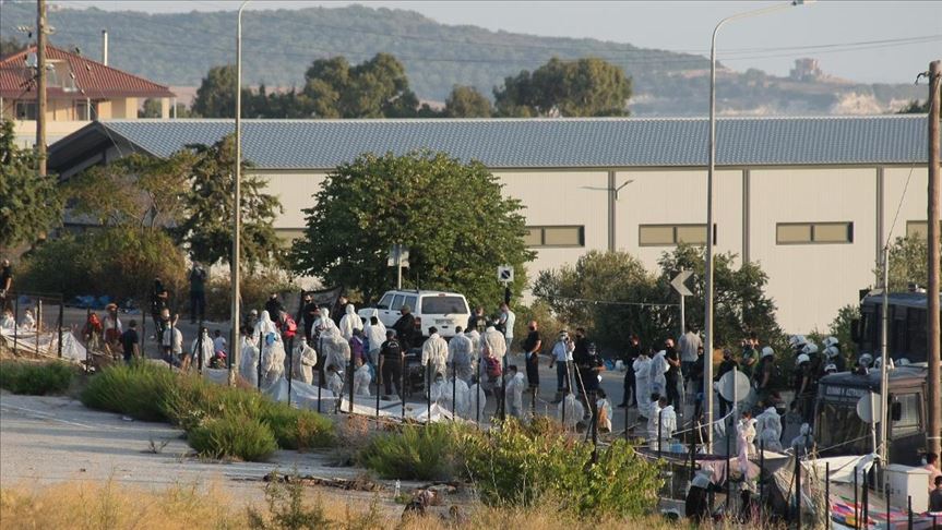Grecia: los solicitantes de asilo de isla de Lesbos se mudaron a una nueva instalación