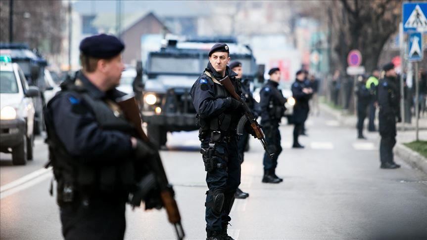 Полициска операција во Косово: Приведени 33 лица, меѓу кои 10 полицајци