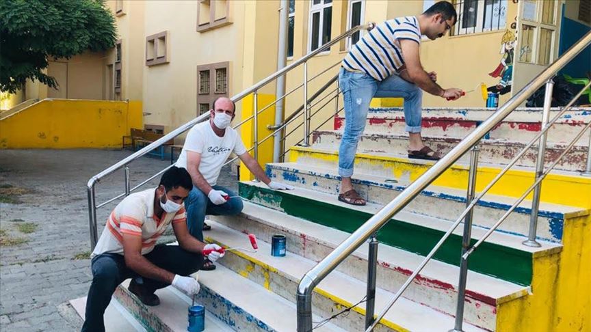 Diyarbakır'da fedakar öğretmenler okullarını eğitime hazırladı