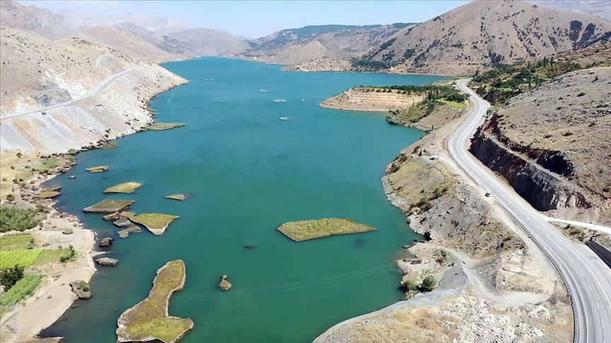 "Giravên ser avê" yên li Bendava Çatê balê dikişînin
