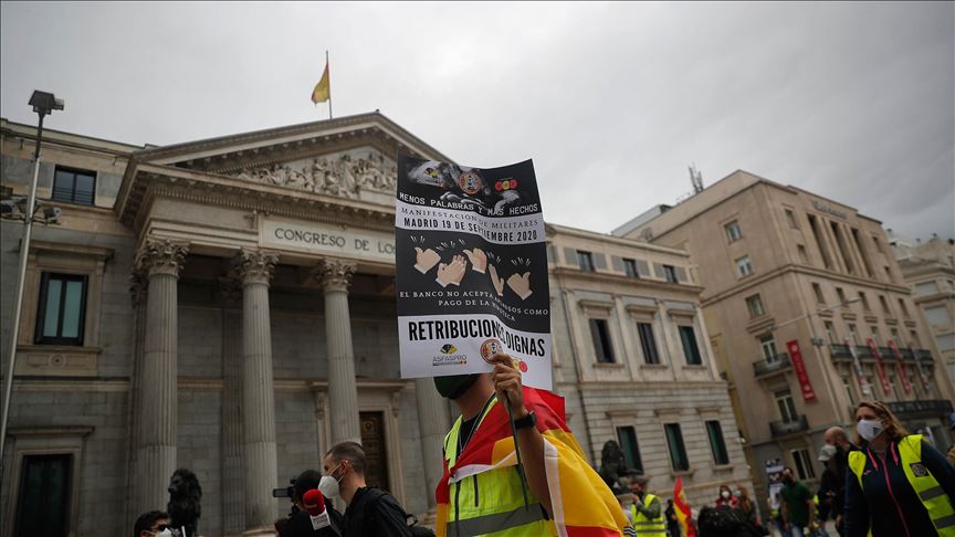В Испании военные провели акцию с требованием повышения жалованья 