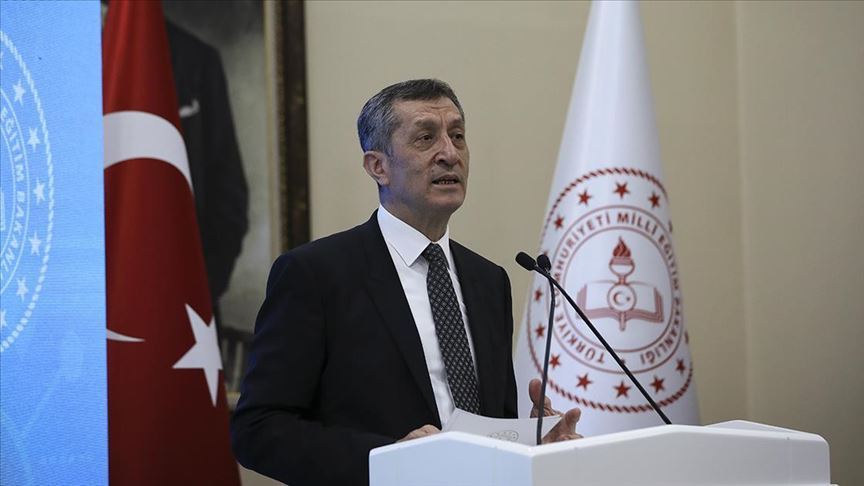 Milli Eğitim Bakanı Selçuk'tan uzaktan eğitimde çocuklarının okuma yazma öğrenemeyeceğini düşünen velilere mesaj