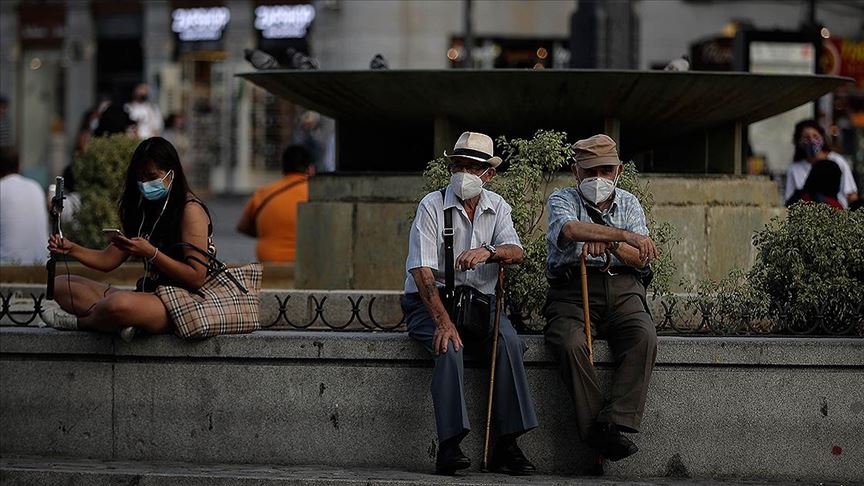 İspanya'da son 3 günde Kovid-19 vakaları 31 bin 428 arttı