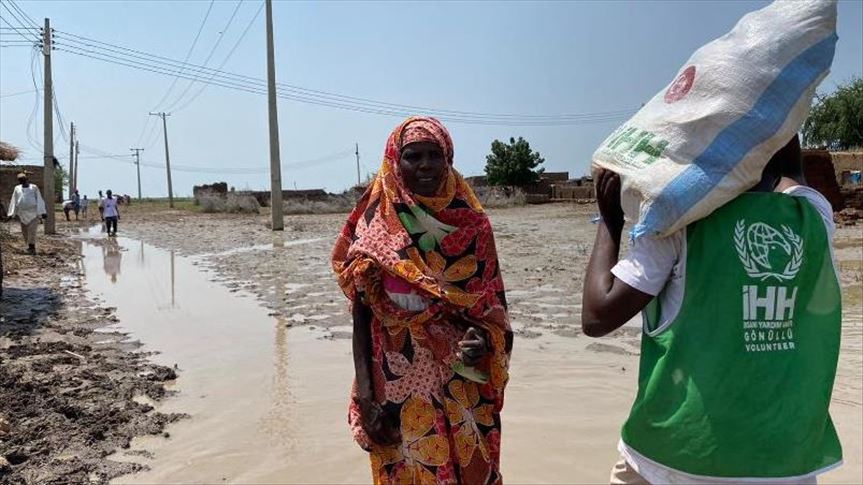 "İHH" التركية تمدّ يد العون لمتضرري السيول في السودان