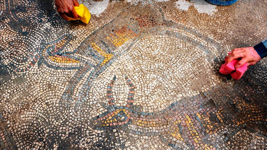Mardin'de 1624 yıllık kiliseye ait mozaikler gün yüzüne çıkarılıyor