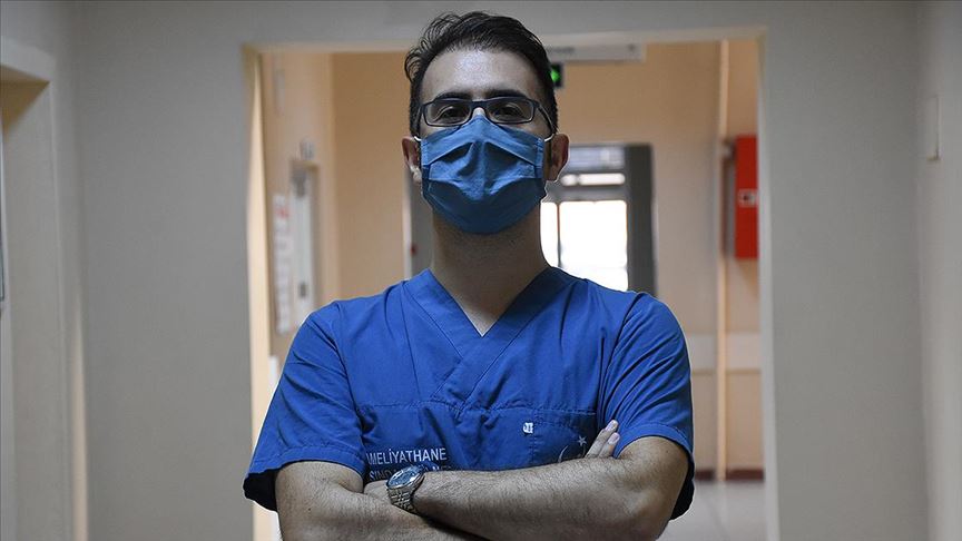 'Kimse 'Virüs bana gelmez ben gencim' demesin'