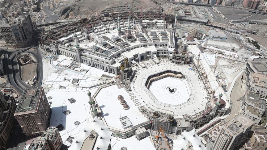 Saudi Arabia to gradually lift ban on performing Umrah