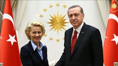 Erdogan discusses E.Med, migration with EU official