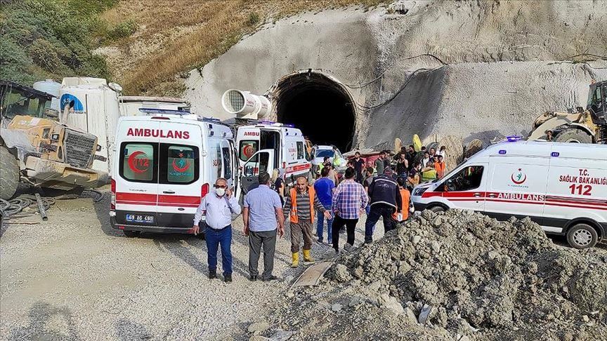 Tunnel blast injures 11 in northeastern Turkey