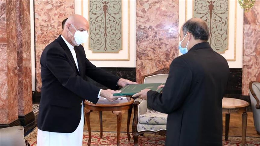 سفیر جدید پاکستان استوارنامه خود را تقدیم غنی کرد 