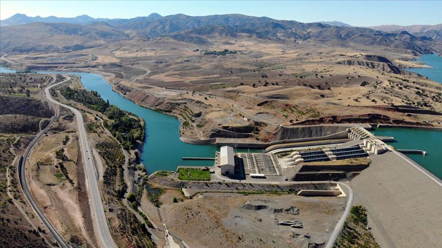 Karasu Nehri'nden ekonomiye 'enerji' akıyor